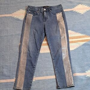 Women’s Size 10 High Quality Fashion Denim With Silver Strip Down The Legs.🦋